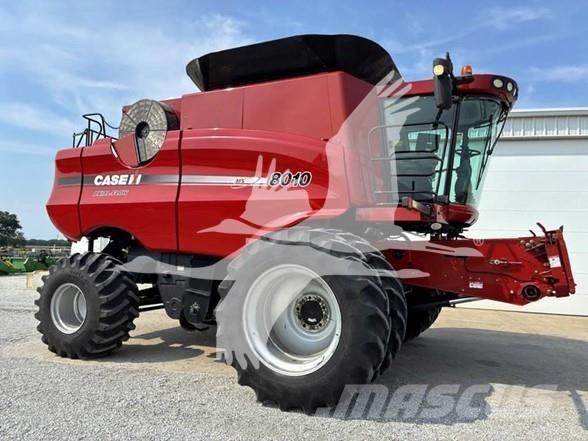 Case IH 8010 Ražas novākšanas kombaini