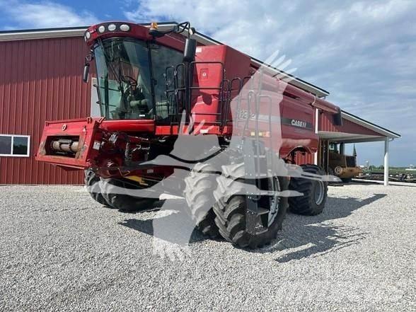 Case IH 8120 Ražas novākšanas kombaini