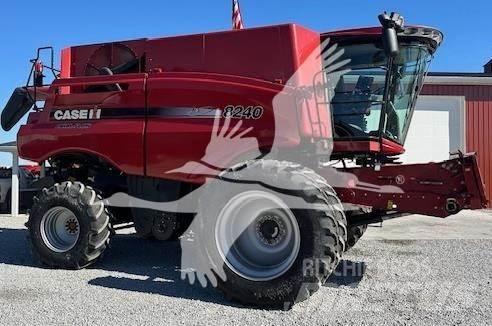 Case IH 8240 Ražas novākšanas kombaini