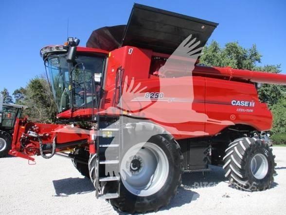 Case IH 8250 Ražas novākšanas kombaini