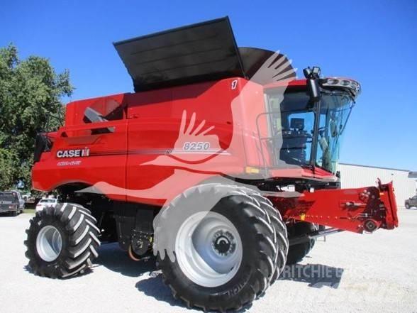 Case IH 8250 Ražas novākšanas kombaini
