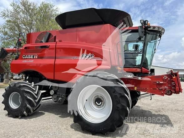 Case IH 8250 Ražas novākšanas kombaini
