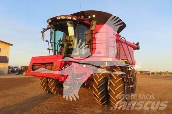 Case IH 8250 Ražas novākšanas kombaini