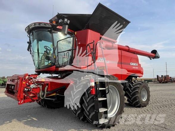 Case IH 8250 Ražas novākšanas kombaini