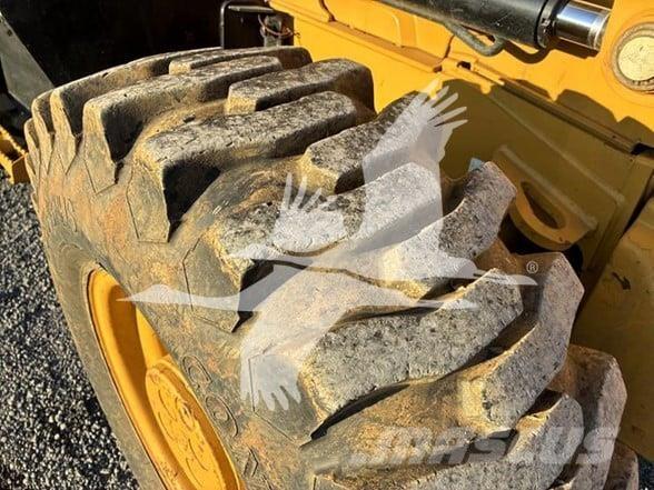 CAT 415F2 Ekskavatori-iekrāvēji