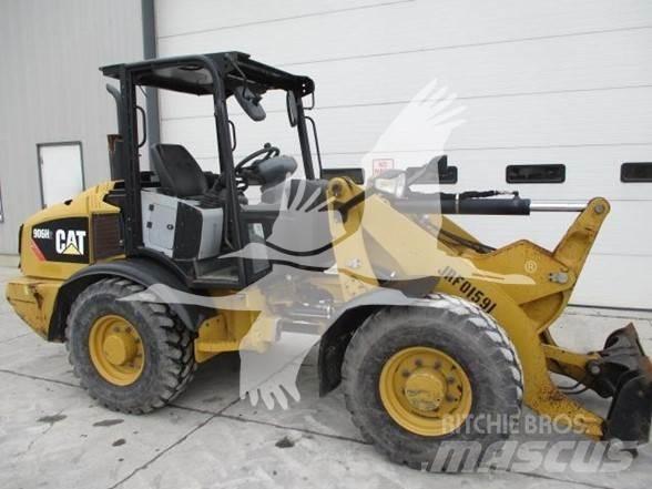 CAT 906H2 Iekrāvēji uz riteņiem