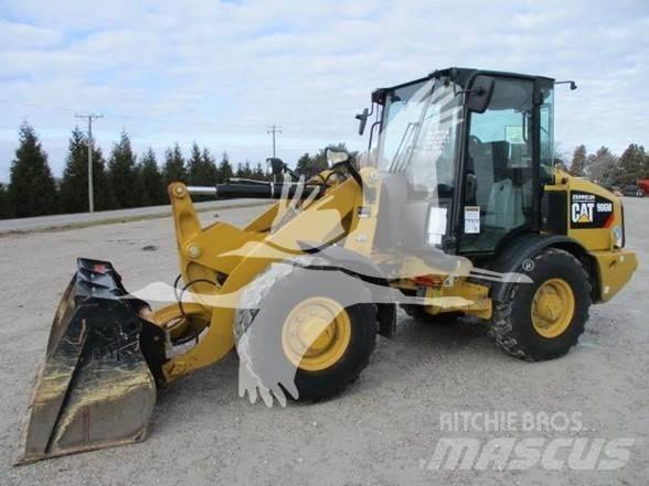 CAT 906M Iekrāvēji uz riteņiem
