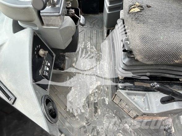 CAT IT28G Iekrāvēji uz riteņiem