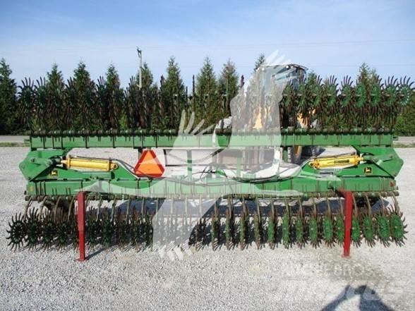 John Deere 400 Cita augsnes apstrādes tehnika un papildaprīkojums