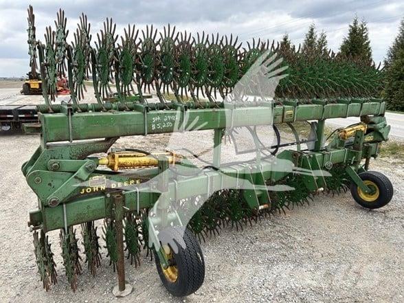 John Deere 400 Cita augsnes apstrādes tehnika un papildaprīkojums