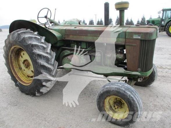 John Deere 820 Traktori