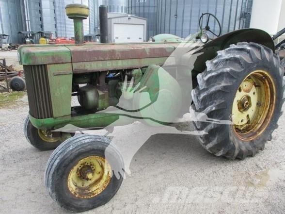 John Deere 820 Traktori