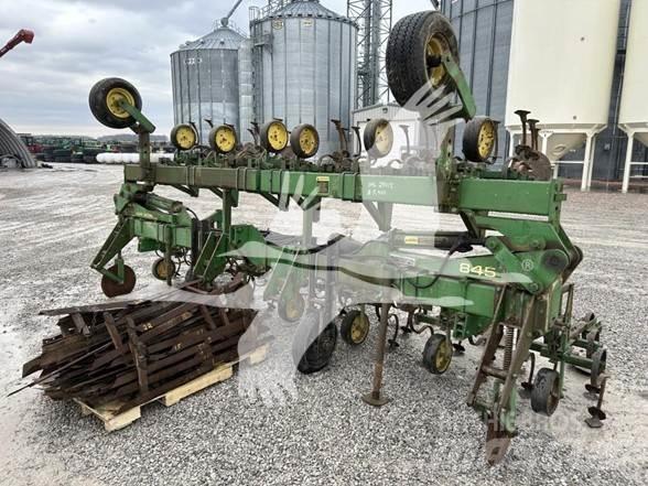 John Deere 845 Labības kultivatori