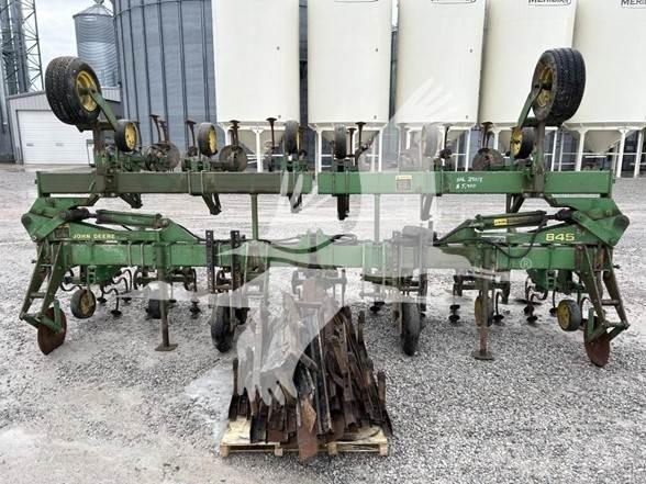 John Deere 845 Labības kultivatori