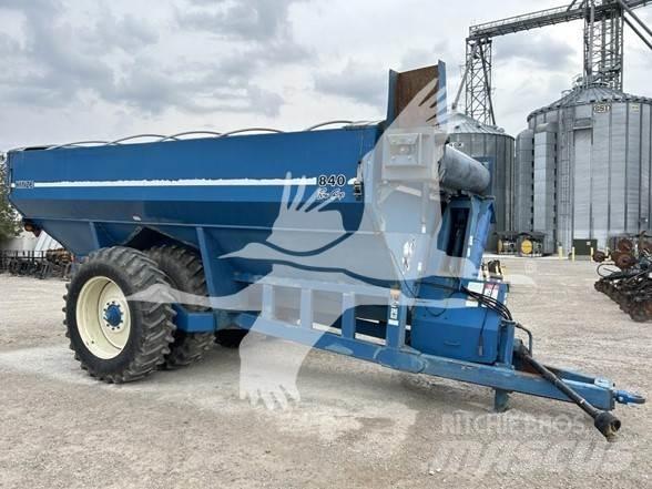 Kinze 840 Graudu pārkraušanas piekabes