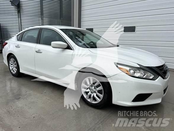Nissan ALTIMA Automašīnas