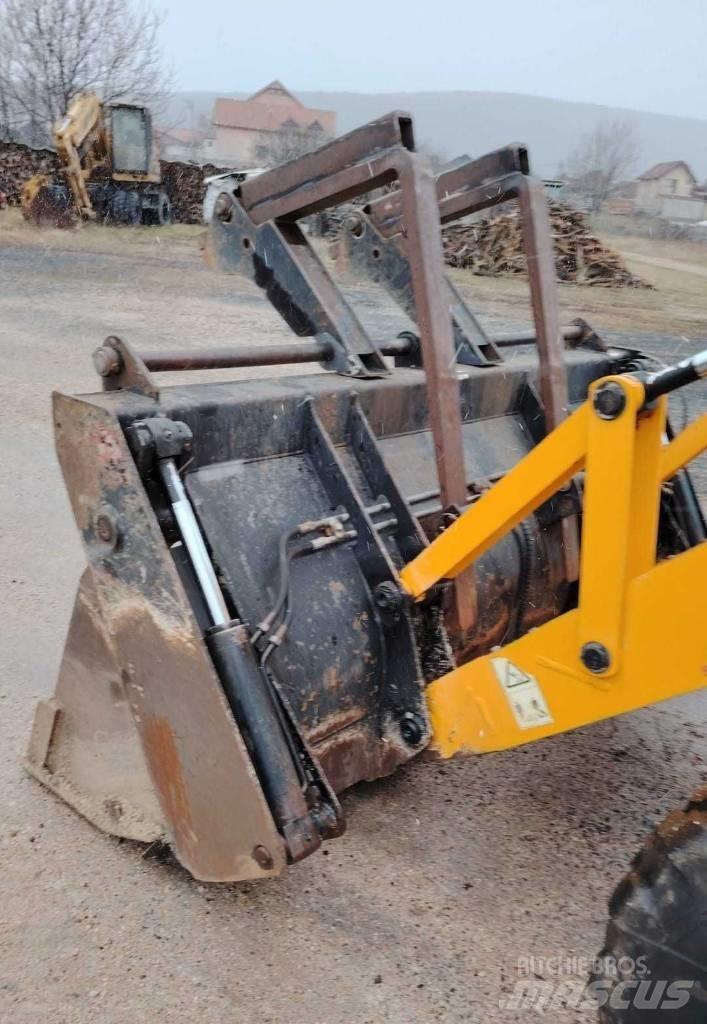 JCB 3 CX Ekskavatori-iekrāvēji