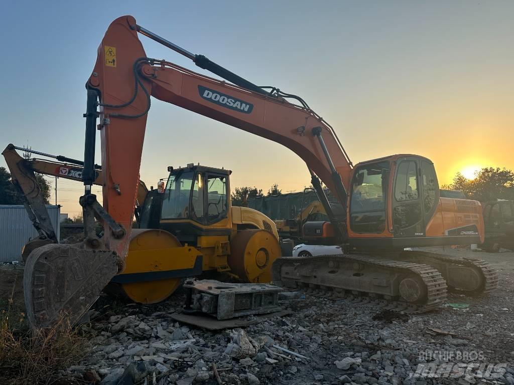 Doosan DX220LC-9 Kāpurķēžu ekskavatori