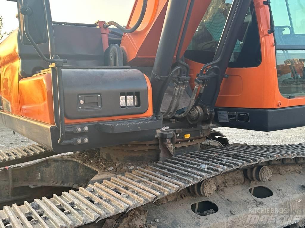 Doosan DX220LC-9 Kāpurķēžu ekskavatori