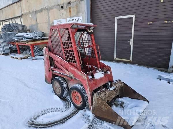 Bobcat 463 Lietoti riteņu kompaktiekrāvēji