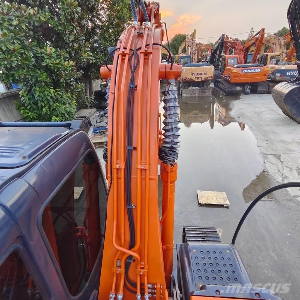 Hitachi ZX 120 Kāpurķēžu ekskavatori