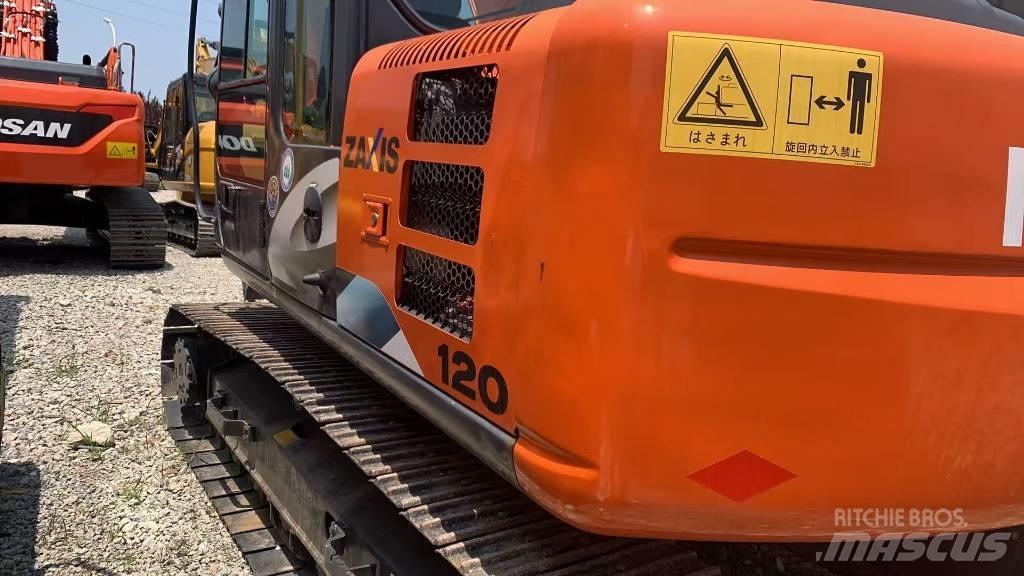 Hitachi ZAXIS120 Kāpurķēžu ekskavatori