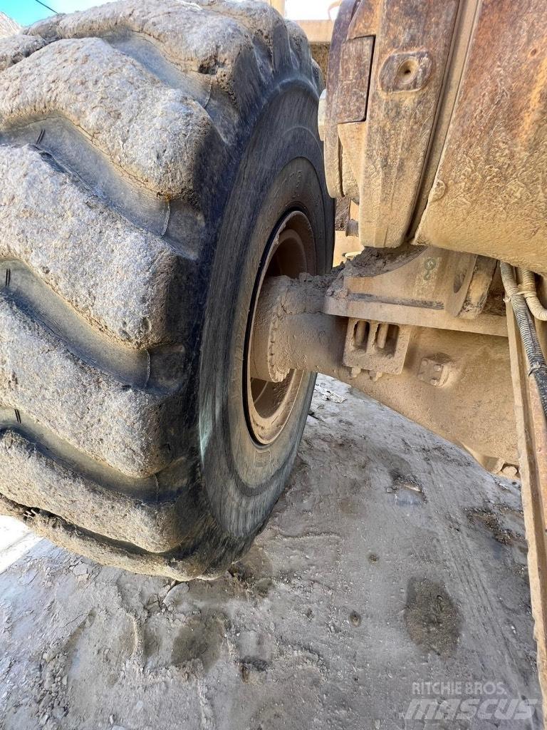 CAT 988 G Iekrāvēji uz riteņiem