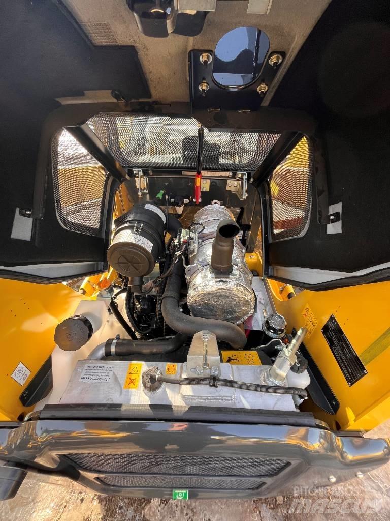 Komatsu SK815-8 Lietoti riteņu kompaktiekrāvēji