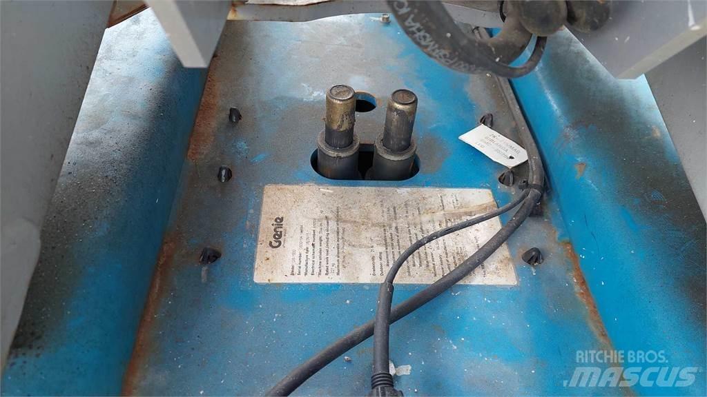 Genie GS1932 Šķerveida pacēlāji