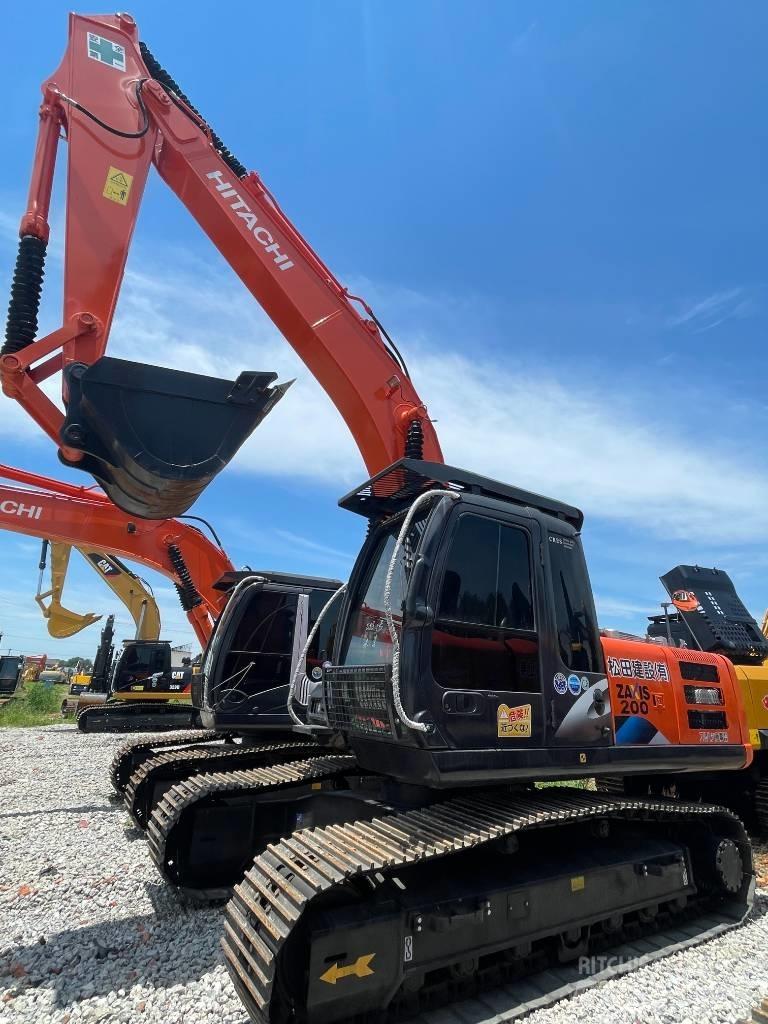 Hitachi ZX 200 Kāpurķēžu ekskavatori