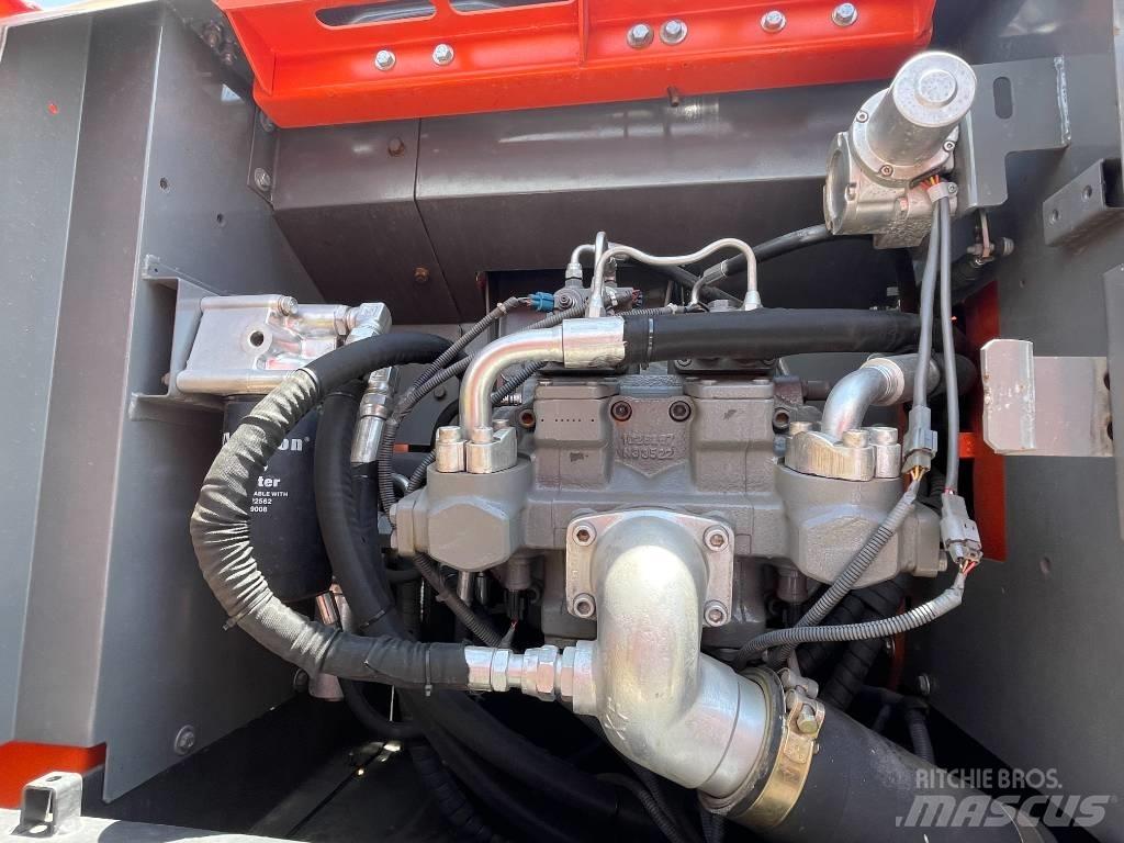 Hitachi ZX 200 Kāpurķēžu ekskavatori