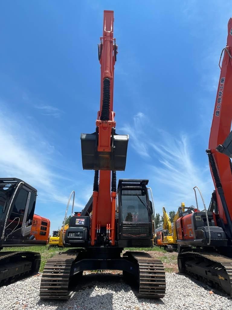 Hitachi ZX 200 Kāpurķēžu ekskavatori