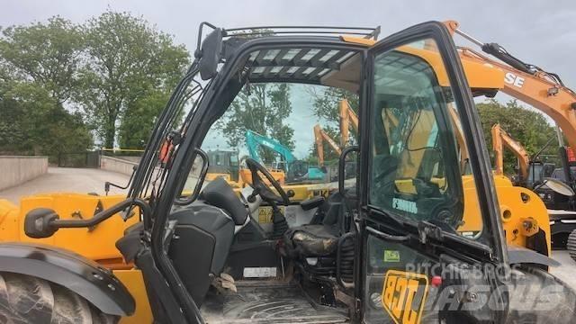 JCB 541-70 Agri Lauksaimniecības pacēlāji