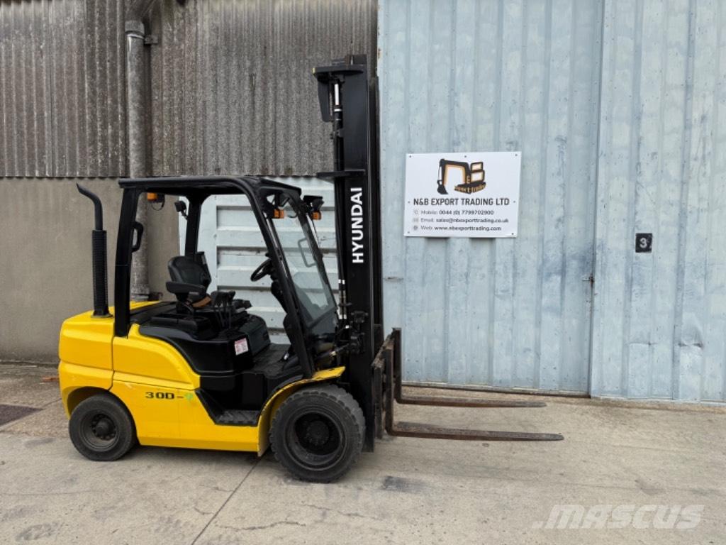 Hyundai 30 D Tehnika ar dīzeļa dzinēju