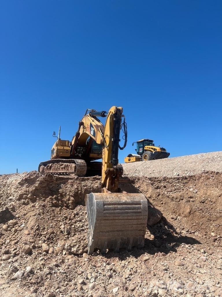 CAT 330 D L ME Kāpurķēžu ekskavatori