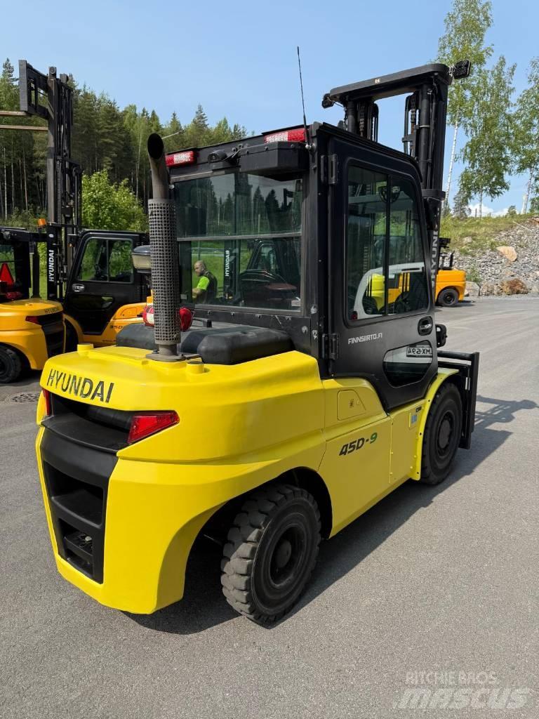 Hyundai 45 D-9 Tehnika ar dīzeļa dzinēju