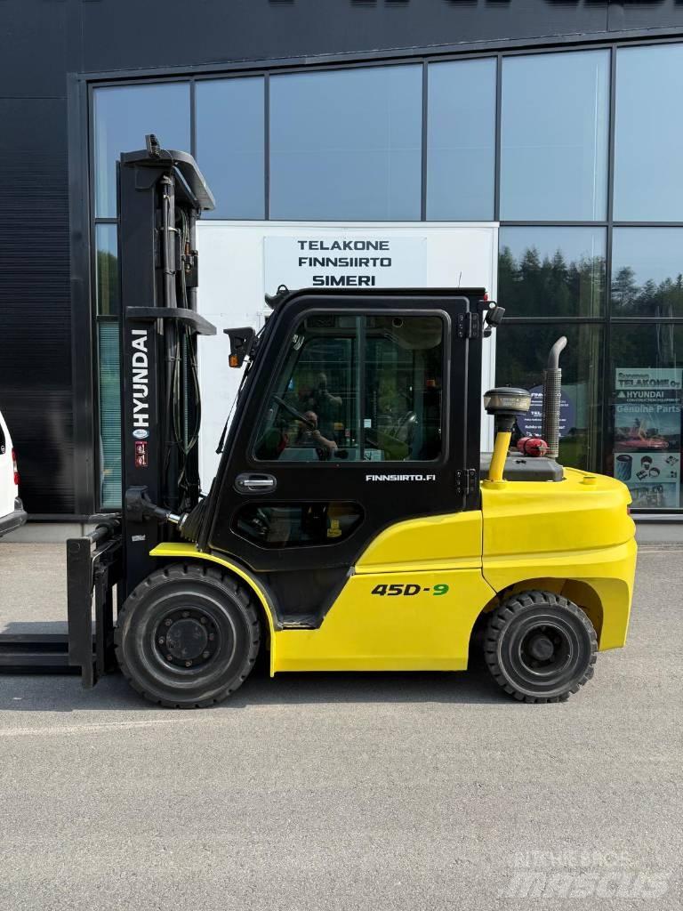 Hyundai 45 D-9 Tehnika ar dīzeļa dzinēju