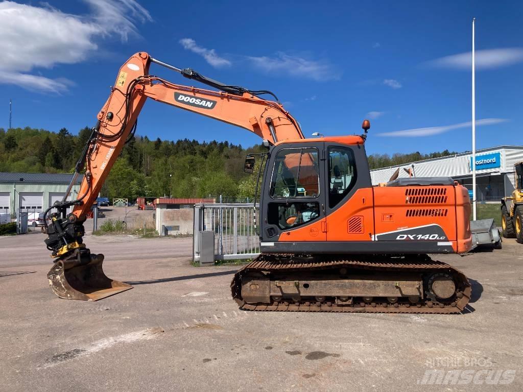 Doosan DX 140 LC Kāpurķēžu ekskavatori