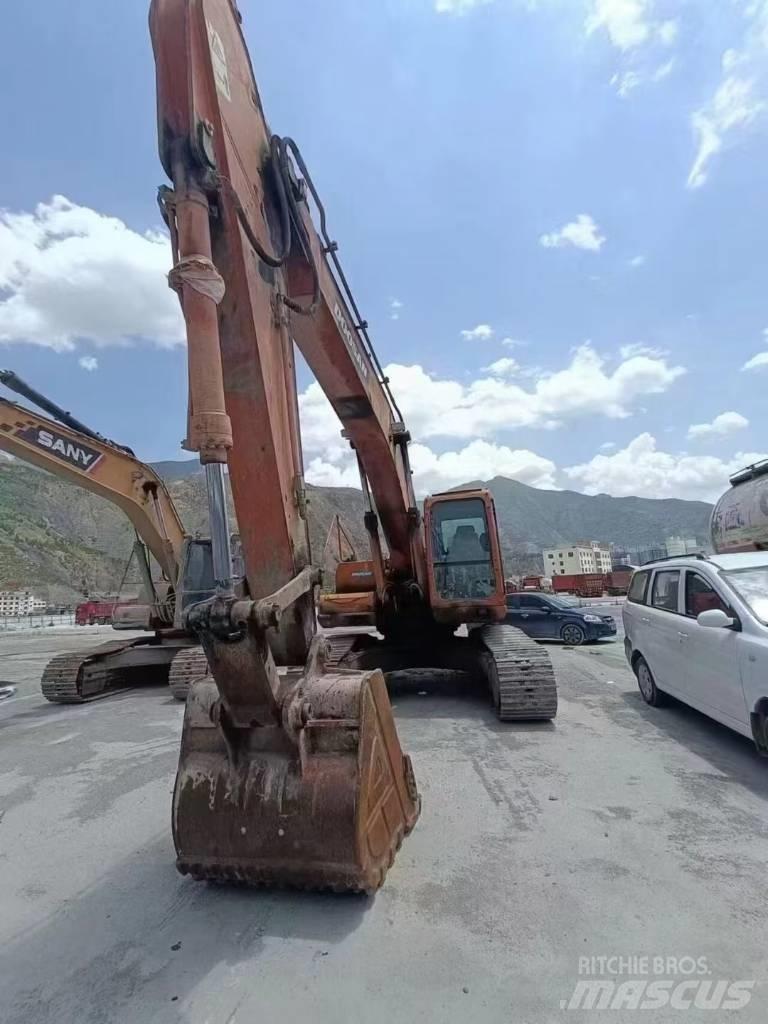 Doosan DX 225 Kāpurķēžu ekskavatori