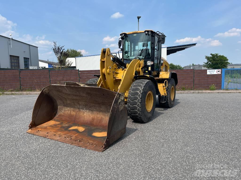 CAT 930M Iekrāvēji uz riteņiem
