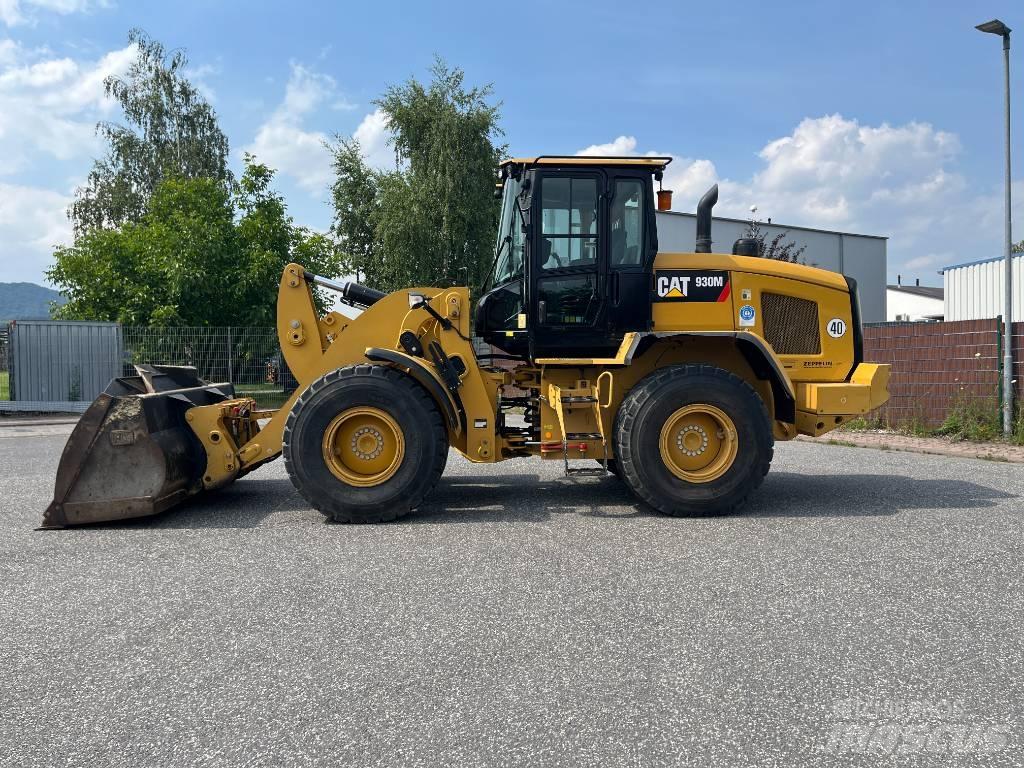 CAT 930M Iekrāvēji uz riteņiem