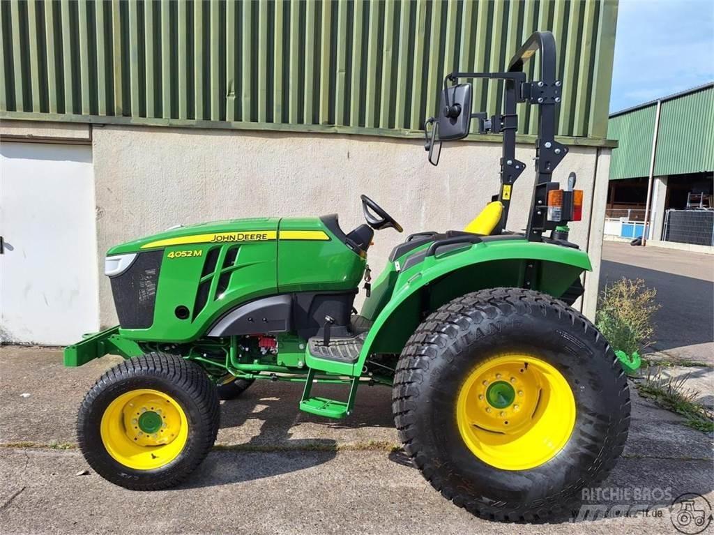 John Deere 4052M Kompaktie traktori