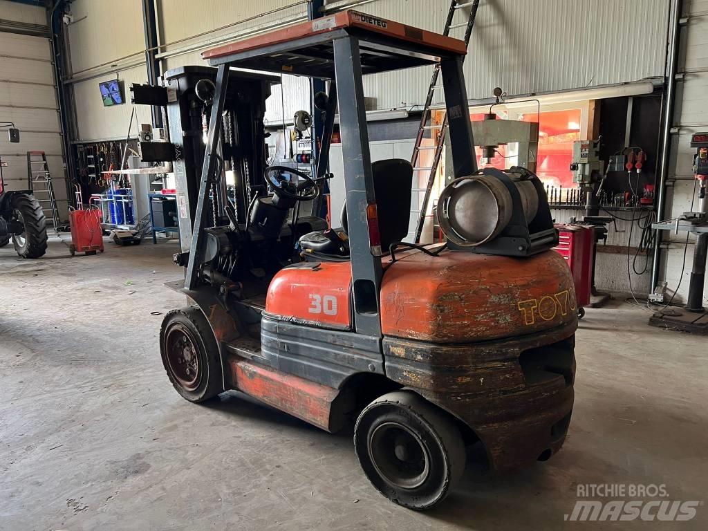 Toyota 02-6 FG F 30 LPG tehnika