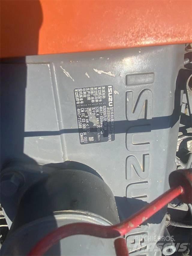 Hitachi ZX 200-3 G Kāpurķēžu ekskavatori