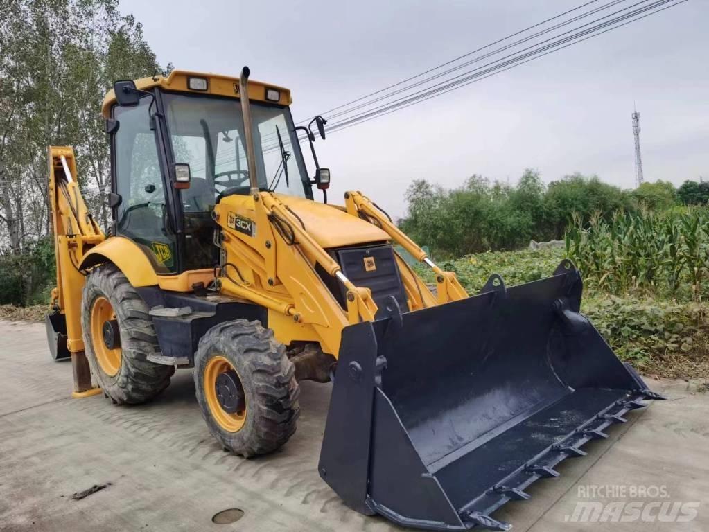 JCB 3 CX Ekskavatori-iekrāvēji