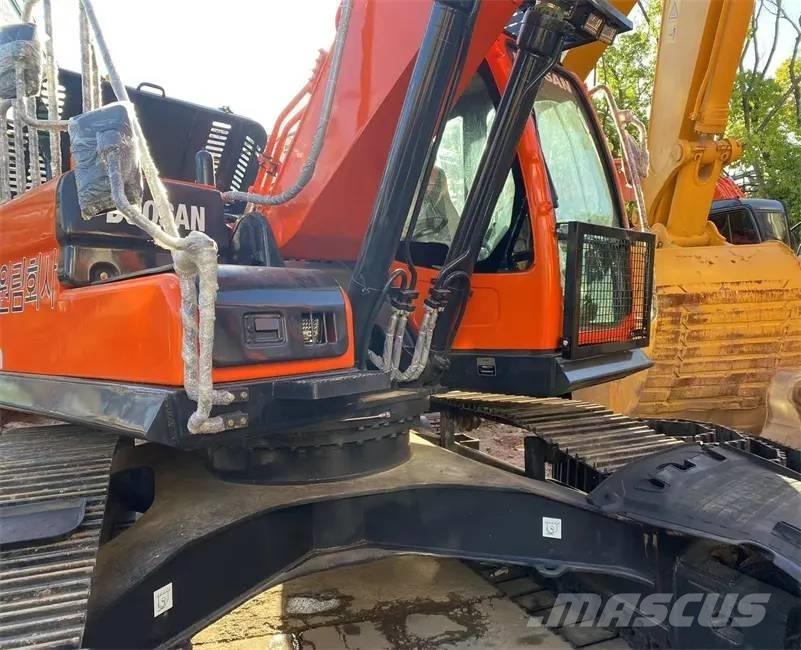 Doosan DX300LC-9C Kāpurķēžu ekskavatori