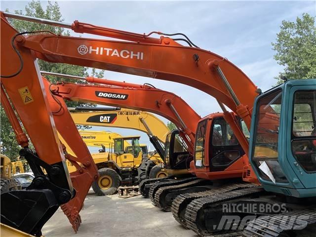 Hitachi EX200-3 Kāpurķēžu ekskavatori