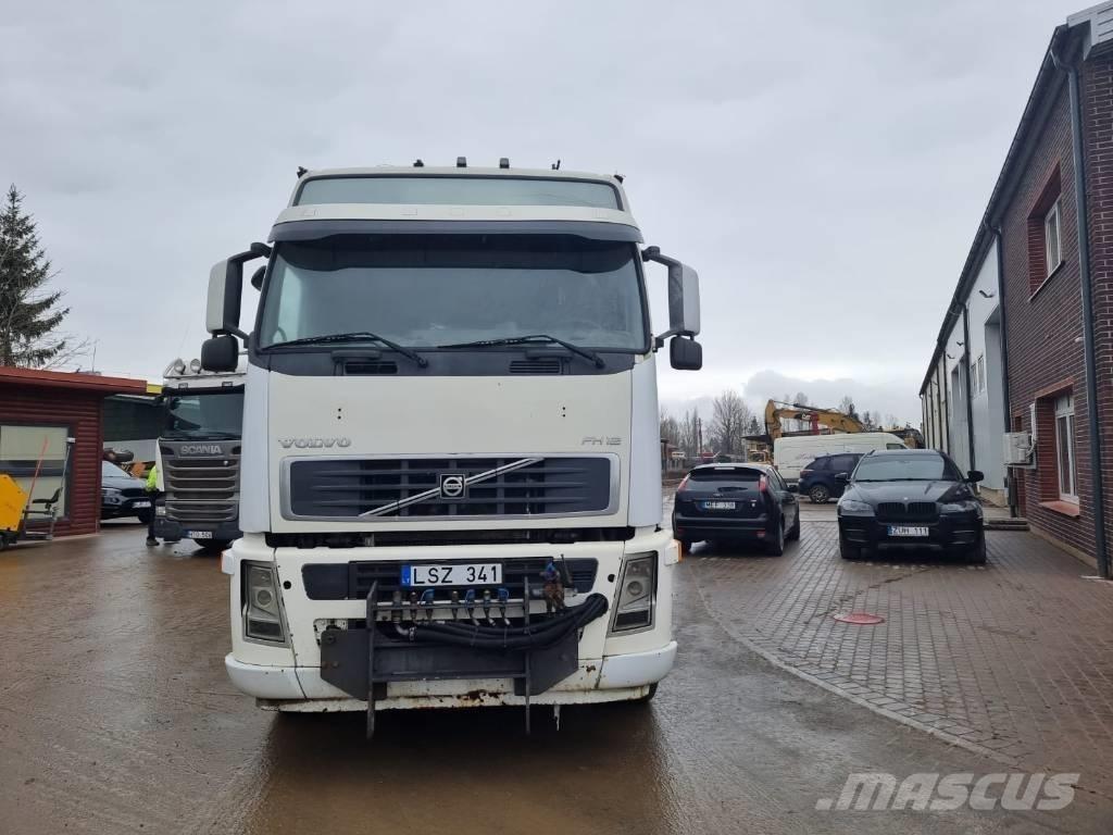 Volvo FH 12 Treileri ar āķi