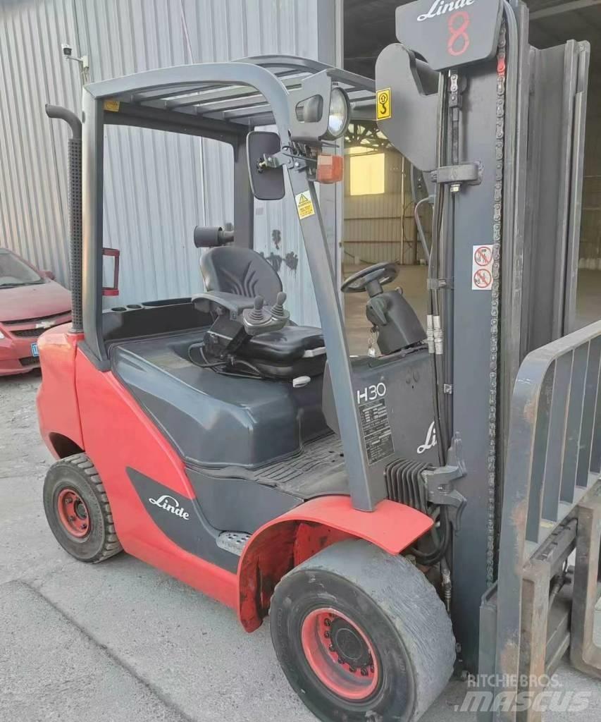 Linde H 30 D Tehnika ar dīzeļa dzinēju