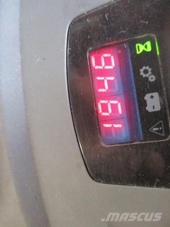 BT LPE200 Hidrauliskās stalažas ar platformu